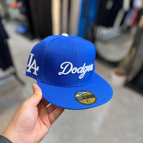 کلاه کپ فیت بک نیو ارا (NEW ERA LA Dodgers) آبی جزییات سفید سایز (1/4)7 (57.7 CM)